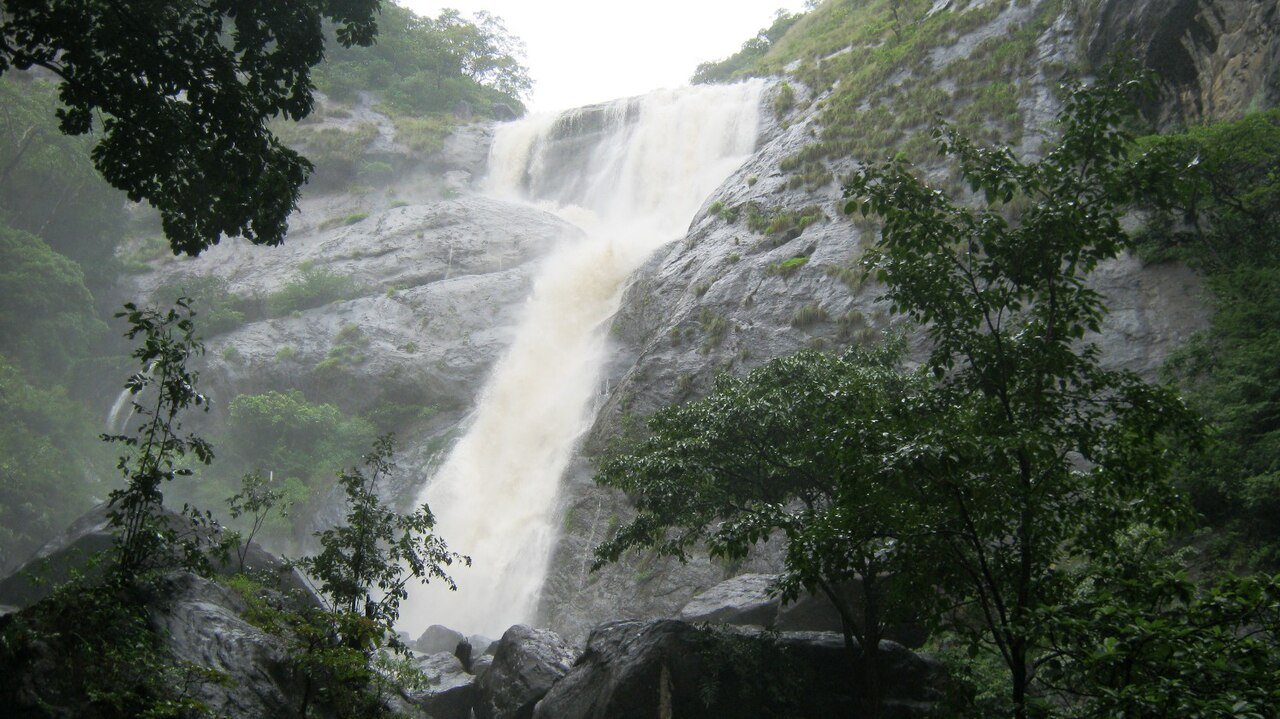 Palaruvi Falls
